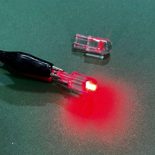 xqxKIxlDogpUHZcXIWT7PFmpsUIUovqQcWrRqxwImHe7xZpRgX.jpg_512X512X70.jpg لامپ آریایی کریستالی باتومی قرمز - Image 1